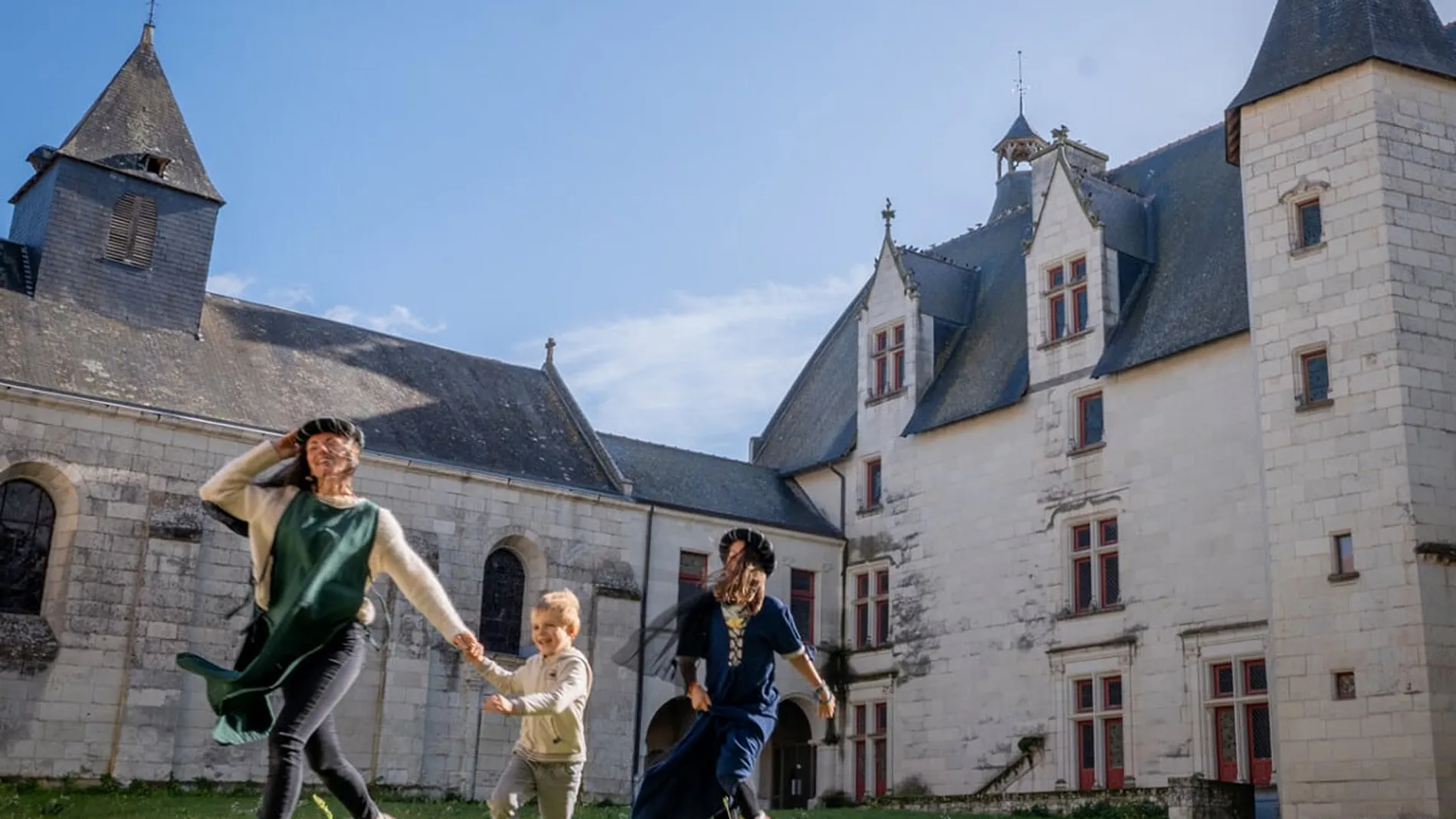 Château de Monts-sur-Guesnes