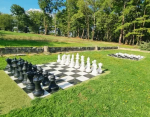 Échiquier et jeu de dames géants