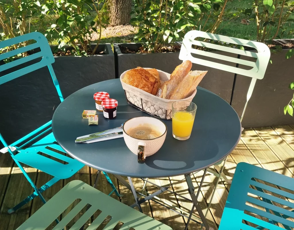 Petit-déjeuner chalet hobbit